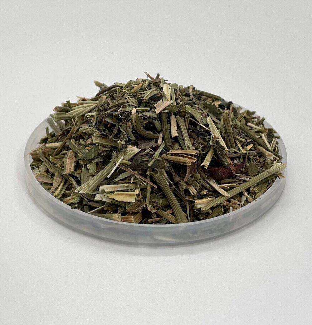 Kräutermix aus Brennesselkraut, Dillsamen, Kümmel und Hagebutte